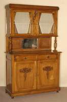 Aufsatzschrank, Frankreich, 40er Jahre, spÄtes ArtDeco, komplett auf Rahmen gearbeitet , Nußbaum, Eiche und Weichholz, Flachschnitzereien aus dem ...