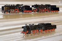 2 Dampfloks mit Tender, MÄrklin, 60er Jahre, Nr. 3003 und 3005, beide altersbed. bespielt, Fkt. nicht geprÜft, 1 x im orig. Karton, bei 3003 ...