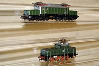 E-Lok, MÄrklin, 80er Jahre, Spur HO, Nr. 3322, grÜn, RÄder fest, wohl durch langes Stehen, Fkt. nicht geprÜft, im orig. Karton, Schleifer ...