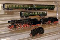Konvolut 7 Personenwagen, MÄrklin, 60er Jahre, Spur HO, alle Blech, 3 x 4023 (1. Klasse), 1 x 4032 mit Schlußlichtern, 2 GepÄckwagen, dazu 1 x 1. ...