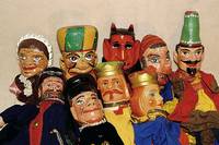 Konvolut 10 Handspielpuppen, 30er/40er Jahre und spÄter, KÖpfe aus Holz, (3xKunststoff), bunt staffiert, u.a. Kasperle, RÄuber, Großmutter, ...