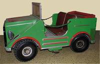 Karussellauto, 50er/60er Jahre, Karussellfabrik Wilhelm Hennicke, GelÄndewagen bzw. Jeep, HolzgehÄuse, bunt gefasst, Lenkrad fehlt, altersbed. ...