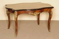 Tisch, Frankreich, um 1840/50, Korpus Eiche massiv, dickes Palisanderfurnier, z.T. gespiegelt verlegt, BeschlÄge um 1870, Wert der BeschlÄge ca. ...