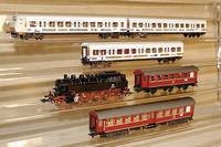 Wagenset "S-Bahn", MÄrklin, Spur HO, 90er Jahre, Nr. 4390, 3 S-Bahn-Wagen mit Ganzwagen Werbung "MÄrklin", min. bespielt, im ...