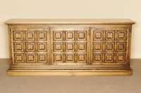 Sideboard, deutsch, nach spanischem Vorbild des 18. Jhds., Front und Seiten z.T. auf Rahmen gearbeitet, Nußbaum massiv, Nußbaumfurnier, gute ...