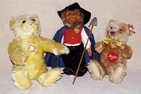 Music-Teddy, Steiff, 1993, nach Vorbild von 1951, beiger MohairplÜsch, Musikwerk intakt, mit Knopf und Fahne, min. bespielt, H. ca. 32 cm
