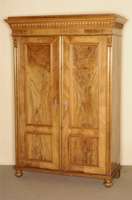 Schrank, im Stil der Neo-Renaissance um 1890 , Nuß- und Wurzelnußfurnier, zweitÜrig, originale Politur erhalten, aufgefrischt, Schloß fehlt, ...