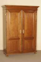 Schrank, deutsch, um 1890, Nußbaumfurnier, zweitÜrig, original SchlÜssel vorhanden, Alters- und Gebrauchsspuren, leichter Schwundriß, ca. ...