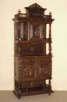 Aufsatzschrank, Frankreich, um 1880, bretonisch, Kastanie, unten mit offener Ablage , mit GalerietÜren, geschnitzt mit Landschaftsszene, Oberteil ...
