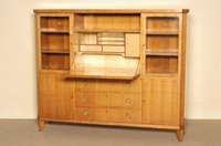 BÜcherschrank, deutsch, um 1925, Korpus Weichholz, Kirschbaumfurnier, auf gebogenen Spitzbeinen, Ecken abgeschrÄgt, 4-tÜrig, 2 TÜren verglast, ...