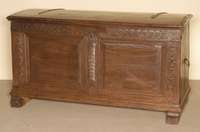 Truhe, deutsch, datiert 1791, Eiche massiv, auf Kufen, diese wohl spÄter, Front mit kassettierten FÜllungen, Lisenen und Seiten geschnitzt, mit ...