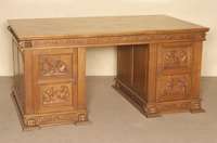 Partnerschreibtisch, Flandern, um 1910, Eiche massiv, seitlich kassettierte FÜllungen, oben und unten umlaufend geschnitzt mit Akanthusblattmotiv ...