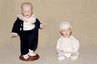 Sog. Kaiser-Baby, Franz Schmidt & Co., um 1912, Porzellan-Kurbelkopf, gemalte Augen mit weissem Lichtpunkt, feiner Ausdruck, offen-geschlossener ...