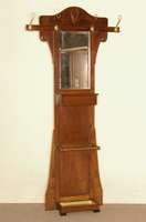 Jugendstil-Garderobe, Frankreich, um 1900, Eiche massiv, eingefasster umlaufend facettierter Spiegel, SchirmstÄnder mit Traufschale, ...