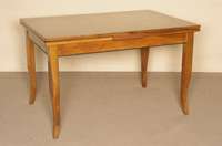 Tisch, Biedermeierstil, nach dem Vorbild von 1820, Korpus Nußbaum und Weichholz massiv, z.T . Nußbaumfurnier, mit ausgesuchten Furnieren, leichter ...