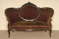 ausgefallenes Sofa, Pfalz/wohl NiederhÖfer, um 1835/45, Gestell Nußbaum massiv, von bester QualitÄt, geschwÄrzt, allseitig gerieft, z.T. in ...