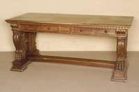 Wangenschreibtisch, nach florentinischem Vorbild von 1540/50, sogenanntes Bureau Plat, Wangen Nußbaum massiv, mit Rocaillen und TatzenfÜßen, ...
