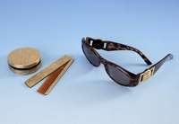 VERSACE-Sonnenbrille, Mod. 424/C, BÜgel seitl. mit Medusenkof und Straßbesatz, min. Tragesp., in Orig. Futeral