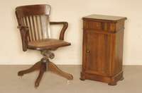 NachtschrÄnkchen, Frankreich, um 1960, Korpus Weichholz, Nußbaumfurnier, 1-tÜrig mit Schublade, neu lackiert und gewachst, Gebrauchsspuren, ca. ...