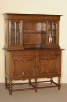Aufsatzbuffet, Holland, um 1910, Eiche massiv, gedrechselte Beine, Inlets mit Leistenverzierung, Schubladen unter der Platte , Oberteil verglast ...