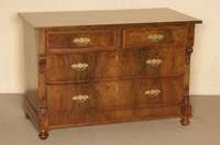 Kommode, deutsch, um 1890, Korpus Weichholz, Nußbaumfurnier, mit typischen Applikationen, 2 große und 2 kleine Schubladen, Lisenen kanneliert, ...