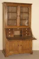 SekretÄr, deutsch, um 1850/60, Eiche massiv, z.T. Weichholz, unten 3 Schubladen, z.T. gebogen, hinter der SchrÄgklappe 7 Schubladen und ein ...