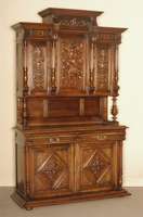 Vielzweckschrank, Belgien, um 1890/1900, Nußbaum bzw. Arbeitsteile Eiche massiv, auf Rahmen gearbeitet, Front in reicher VollsÄulenverzierung, ...