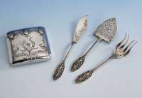 Jugendstil-Zigarettenetui, Frankreich um 1900, 800er Silber, Meistermarke C. Murat, l. gewÖlbte Form, Vordeseite mit zeittyp. Distel- dekor, ...