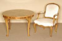 Salontisch, deutsch, um 1930/35, Barockstil, sogenannter Chippendalestil, Nußbaum massiv, Platte kaukasisch Wurzelnußfurnier gespiegelt verlegt, ...