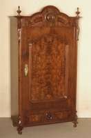 1-tÜriger Schrank, mitteldeutsch, um 1860/70 , wohl Gegend um Dresden, Korpus Weichholz, Wurzelnußfurnier gespiegelt verlegt, aufgesetzte ...