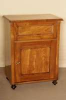 SchrÄnkchen, sogenanntes Lavabo oder ToilettenschrÄnkchen, 2. HÄlfte 19. Jhd., mit hochklappbarem Deckel und oberer Scheinschublade, darunter ...