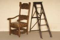 Bibliotheksleiter, um 1910, Hartholz gewachst, mit Klappmechanismus, klassischer Aufbau mit mehrfach verstrebten Tritten, wohnfertig restauriert, ...