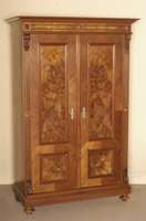 Schrank, deutsch, um 1880, GrÜnderzeit, Korpus Weichholz, Wurzelnußfurnier gespiegelt verlegt, aufgelegte doppelt bzw. 3-fach getreppte Leisten, ...