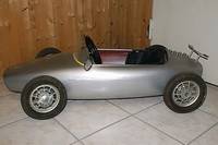 Tretauto, 40/50er J., Blech silber lackiert, l.Alterssp., l.rest., Modell Mercedes, ca. 37x130cm