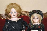 Porzellankopfpuppe, C.F. Kling, um 1900, 377-0, blonde MohairperÜcke, blaue Schlafaugen, offener Mund, vier ZÄhne oben, Trachtenkleidugn aus ...