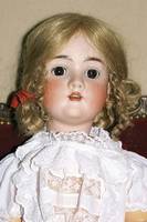 Grosse Porzellankopfpuppe, Kley & Hahn, WalkÜre, um 1910, blonde EchthaarperÜcke, braune Schlafaugen, offener Mund, 4 ZÄhne oben, ...