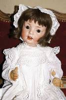 Porzellankopfpuppe, Simon & Halbig, PB, Hanna, um 1910, braune EchthaarperÜcke, braune Schlafaugen, offener Mund, zwei ZÄhnchen oben, H.ca.53cm, ...