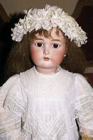 Grosse Porzellankopfpuppe, Simon & Halbig, KÄmmer & Reinhard, um 1910, braune EchthaarperÜcke, braune Schlafaugen, offener Mund, 4 ZÄhnchen ...