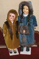 Grosse Massepuppe, gemarkt Luta 9, 40er J., blaue Schelmenaugen, offener Mund, vier ZÄhne oben, H.ca.84cm; Kleidung sek., liebevoll gearbeitet im ...