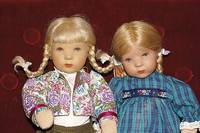 Zwei KÄthe-Kruse-Puppen, Modell Hanne Kruse, 70/80er Jahre, blonde Echthaare, gestopfte StoffkÖrper, H.ca.26cm, guter Zustand