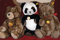 Drei SteiffbÄren, 80er J., 1x Panda, alle mit OriginalanhÄngern, Knuffi, Petsi-Panda u. Original-TeddybÄr, H.ca.34-38 cm, guter Zustand