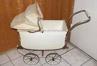 Puppenwagen, um 1910, Holz, beigefarben gefasst, ca. 83s70cm, Alterssch., dekorativ
