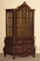 Barockstilvitrine, Holland, um 1960, nach altem Vorbild, Korpus Weichholz/Hartholz, Wurzelnußfurnier z.T. gespiegelt, schÖnes Furnierbild, ...