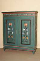 Garderobenschrank, deutsch, datiert 1814, Weichholz massiv, blau gefaßt, Bemalung mit BlÜtenmotiv, dies wohl um 1960 erneuert, eckige FÜße, ...