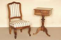 NÄhtisch, deutsch, um 1880, GrÜnderzeit, gedrechselter Fuß, 3-fach ausladend, Oberteil mit 2 Schubladen, obere Schublade mit vielen FÄchern, ...