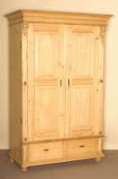Weichholzschrank, deutsch, um 1880, Tanne massiv, gelaugt, geschliffen und gewachst, Kopfleiste doppelt getreppt, TÜren mit DoppelfÜllungen, ...