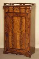 Vertiko, deutsch, um 1860, Louis-Philippe, Korpus Weichholz, Mahagonifurnier z.T. gespiegelt, abgeschrÄgte Ecken, gerillt, original ...