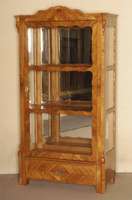 Original Louis-Philippe-Vitrine, 1-tÜrig, Kirsche, 3-seitig verglast, RÜckwand verspiegelt, unten durchgehende Schublade, restauriert mit ...