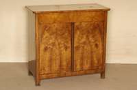 Halbschrank, sÜddeutsch, um 1830, Korpus Weichholz, Wurzelnußfurnier von feinster QualitÄt gespiegelt verlegt, sehr lebendig, Schlagleiste ...