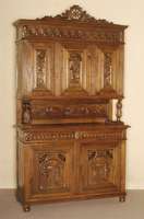 Aufsatzbuffet, Frankreich, um 1880, bretonisch, Kastanienholz, Fußleiste mehrfach getreppt, TÜrfÜllungen unten und oben geschnitzte ...